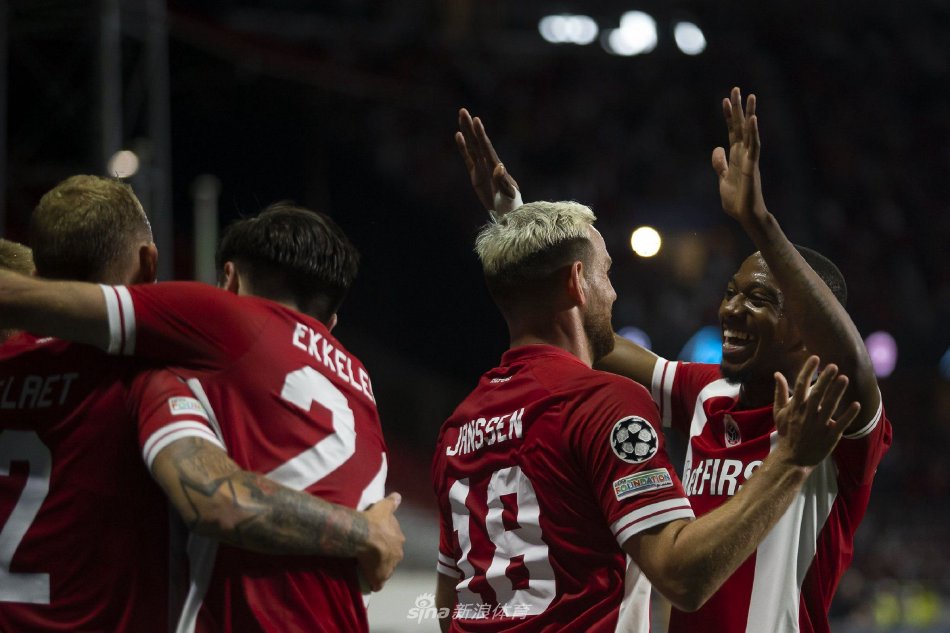 一记禁区外 一记禁区外