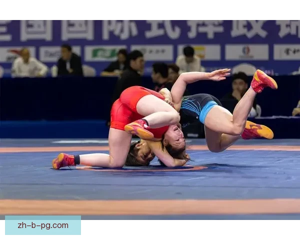 摔跤巨头对决，决胜一搏，赛场之上谁能称霸？