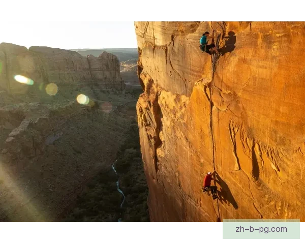 攀岩大奖赛：挑战高峰，征服极限